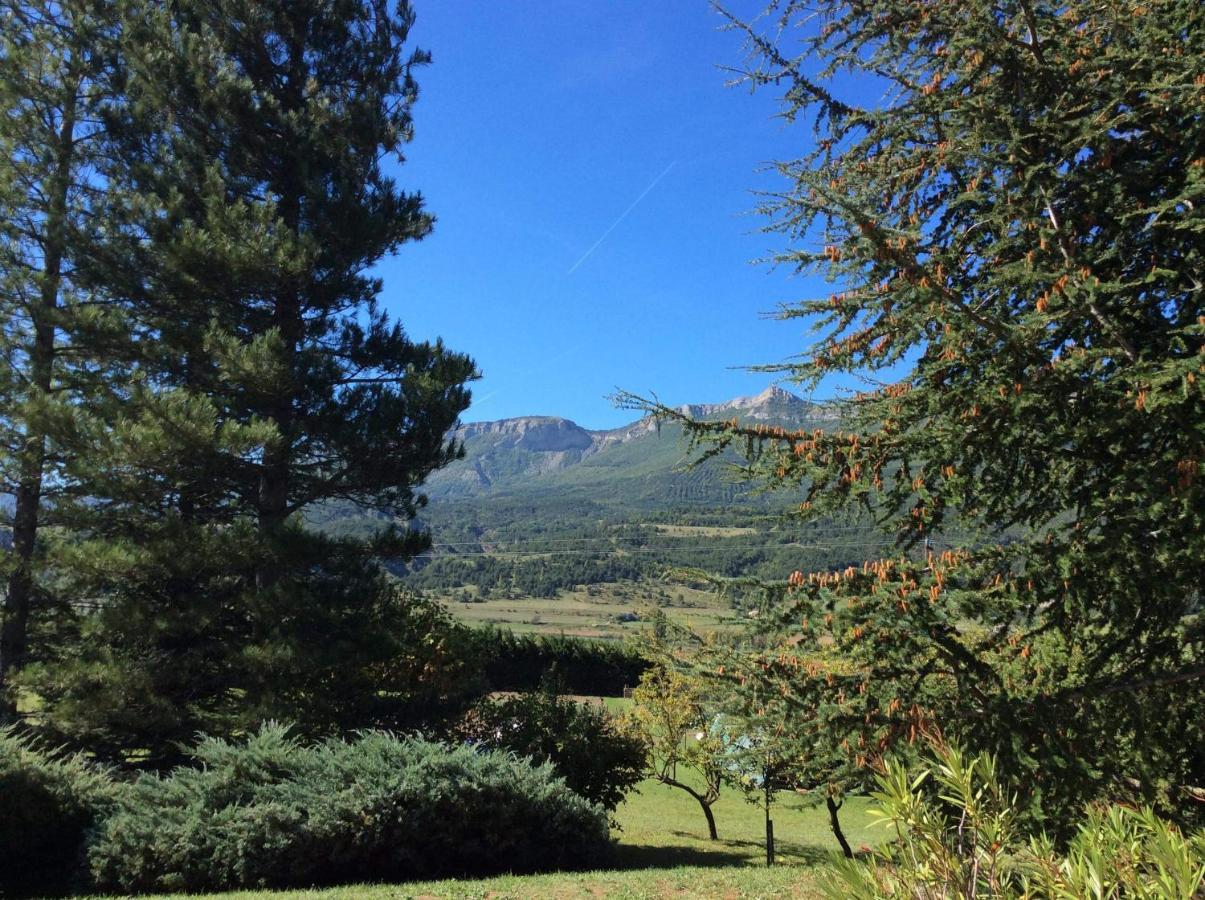 Le Cheval Blanc Bed & Breakfast แซร์ ภายนอก รูปภาพ