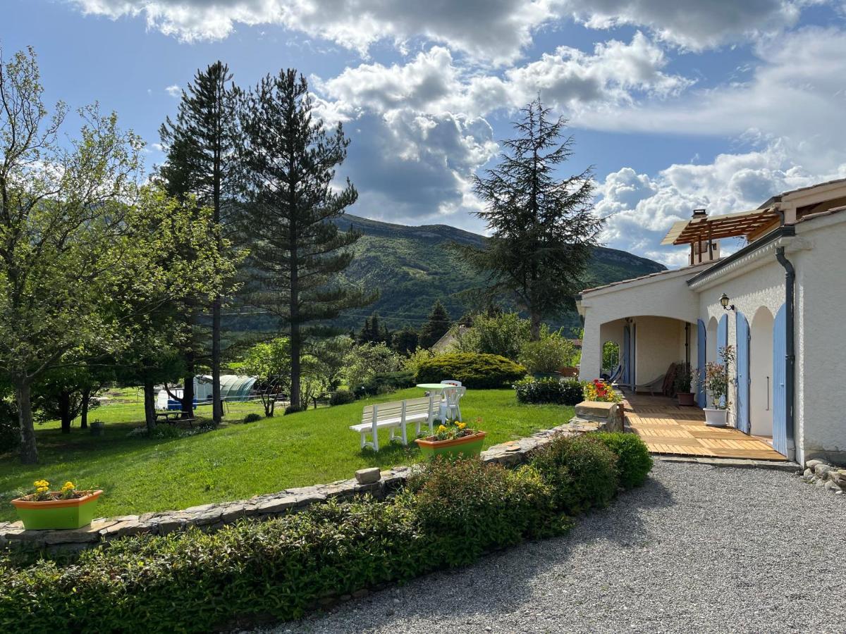 Le Cheval Blanc Bed & Breakfast แซร์ ภายนอก รูปภาพ