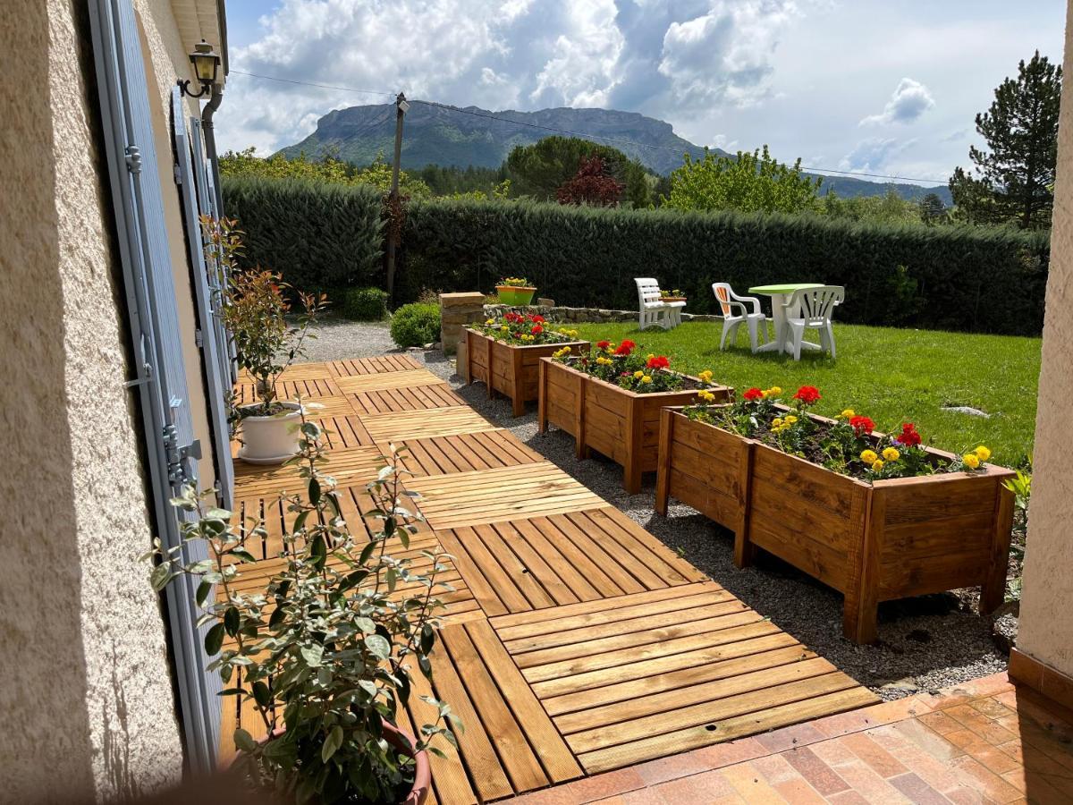 Le Cheval Blanc Bed & Breakfast แซร์ ภายนอก รูปภาพ