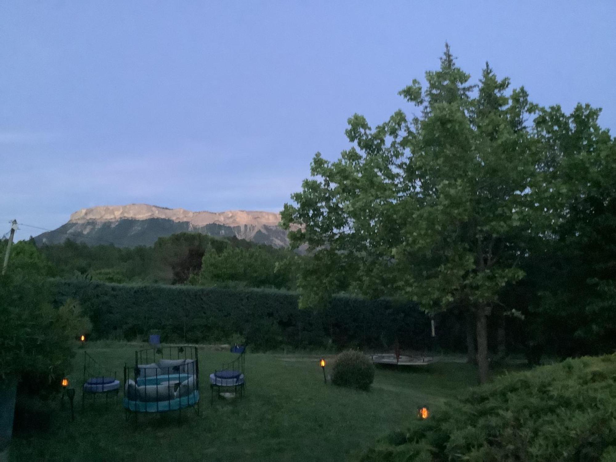 Le Cheval Blanc Bed & Breakfast แซร์ ภายนอก รูปภาพ